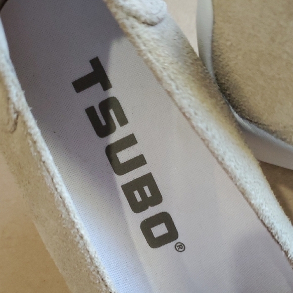 Tsubo Damira SuedeTan Wedge Slip-Ons with Elastic Panels. Never Worn 8.5 - Picture 2 of 11